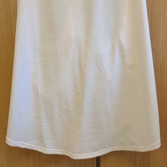 NWOT Under Armour SZ XL Pale Pink Vent Tank. - Picture 4 of 8